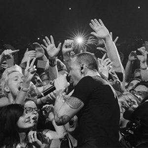 Crawling (One More Light Live) - Linkin Park